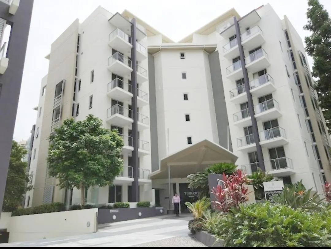 255 Sqm 3 Bedroom River Ocean View Surfers Paradise Gold Coast 0*,