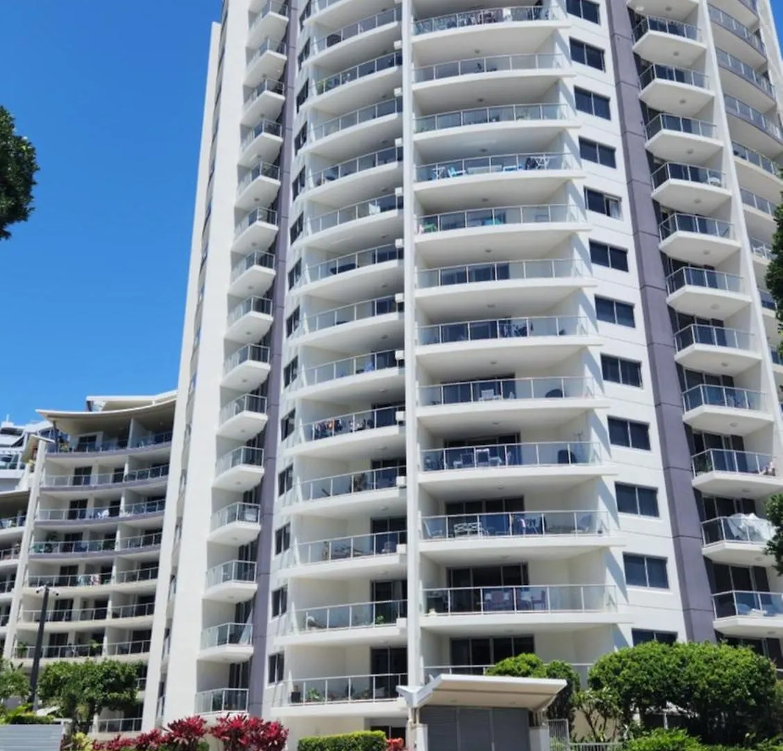 255 Sqm 3 Bedroom River Ocean View Surfers Paradise Gold Coast 0*,